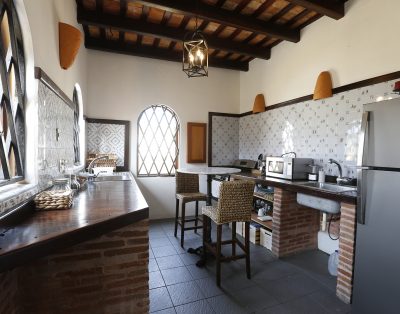 Cozy, Historic Tropical Penthouse with Terrace