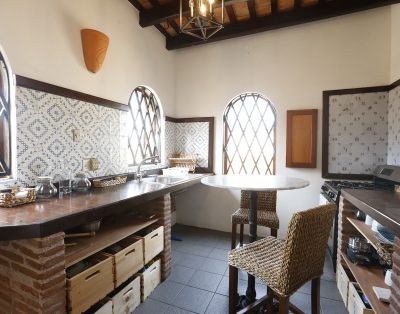 Cozy, Historic Tropical Penthouse with Terrace