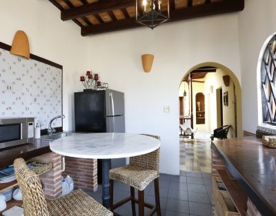 Cozy, Historic Tropical Penthouse with Terrace