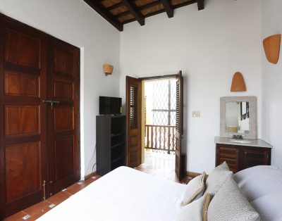 Cozy, Historic Tropical Penthouse with Terrace