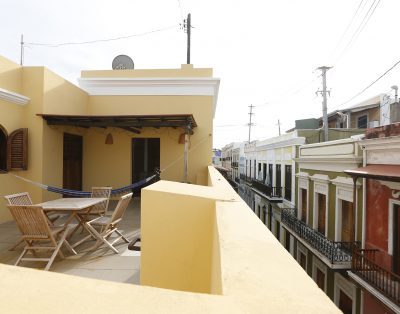 Cozy, Historic Tropical Penthouse with Terrace