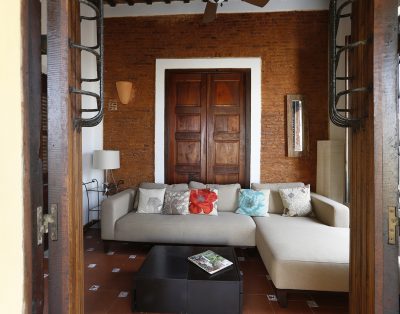 Cozy, Historic Tropical Penthouse with Terrace