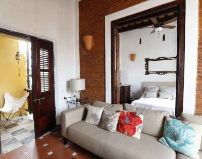 Cozy, Historic Tropical Penthouse with Terrace