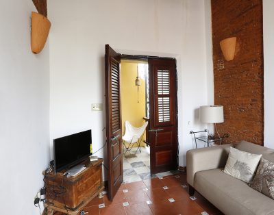 Cozy, Historic Tropical Penthouse with Terrace