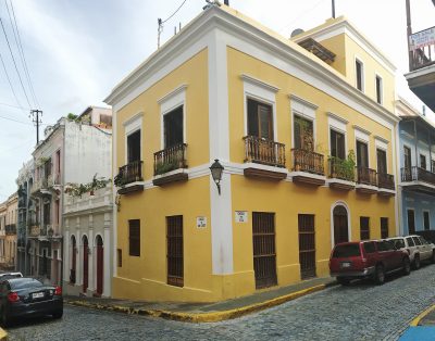 Cozy, Historic Tropical Penthouse with Terrace