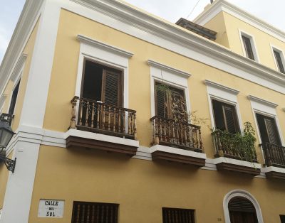 Cozy, Historic Tropical Penthouse with Terrace